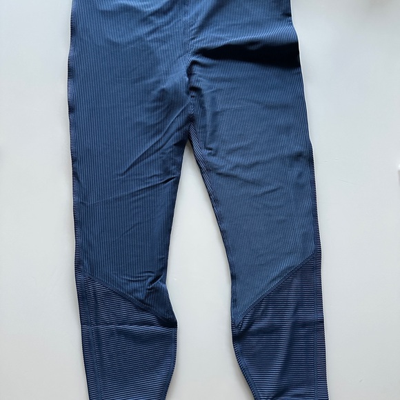 Alala 2 piece navy set cardigan and leggings size Medium and Large - Picture 7 of 9